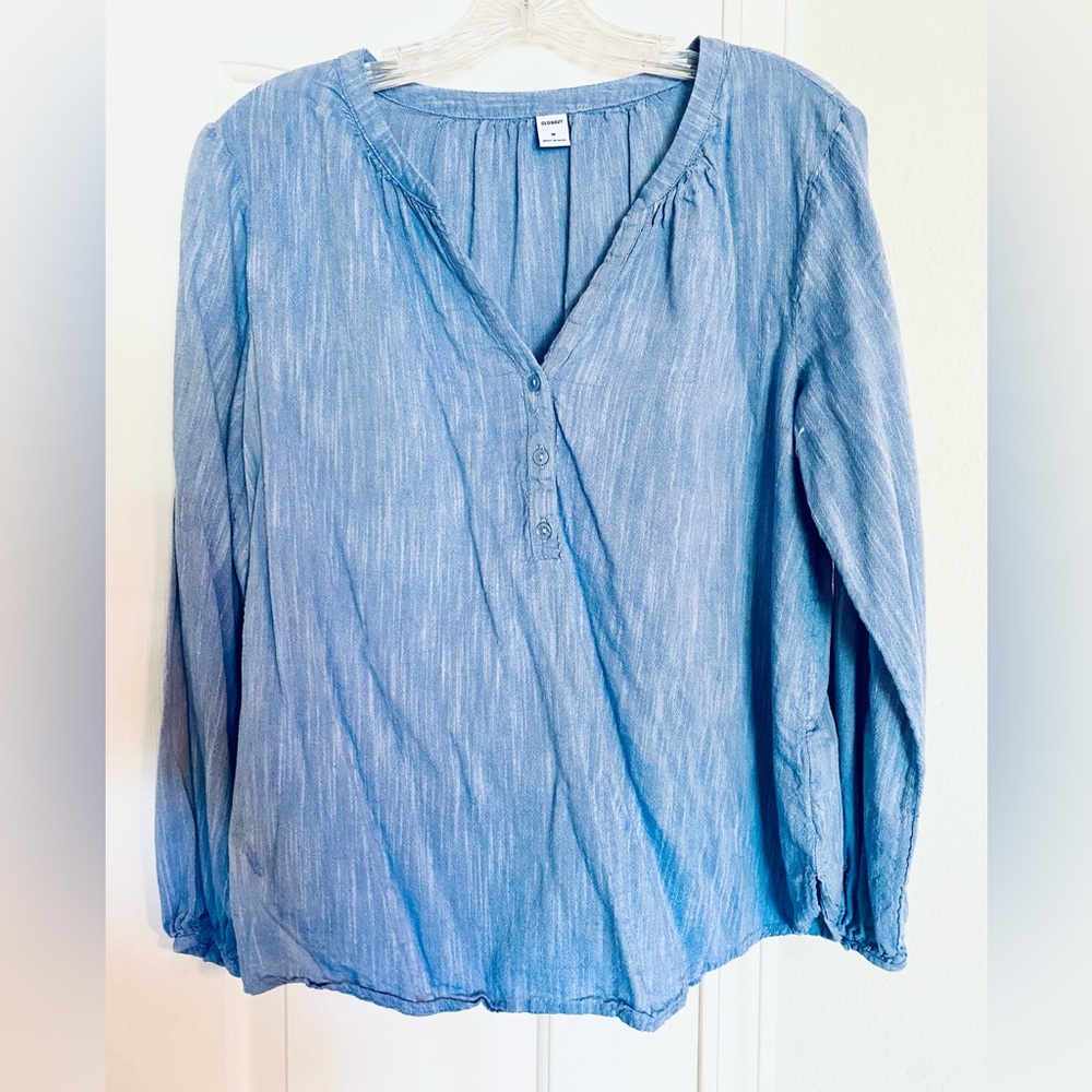 Old Navy Women’s Half Button Down Shirt Blouse Lightweight Blue Denim Medium M - Picture 1 of 5
